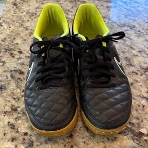 Nike Tiempo indoor men’s soccer shoes